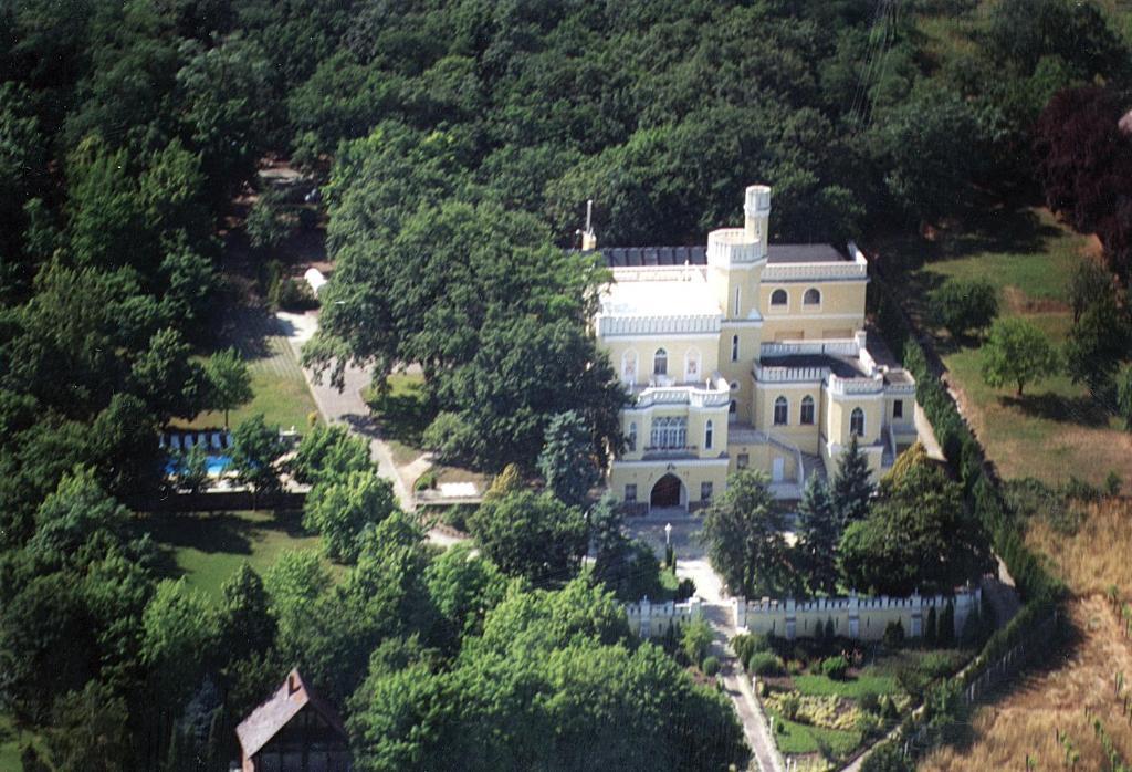 Sir David Balaton Castle Apartmanok Balatonszepezd Zewnętrze zdjęcie
